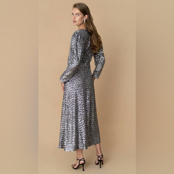 BORGO DE NOR Bernadette Silver Sequinned Dress - Picture 6 of 6